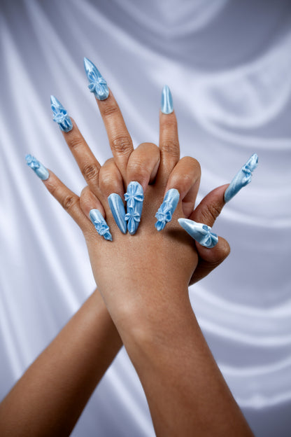 Divine Garden press on nails - Baby Blue